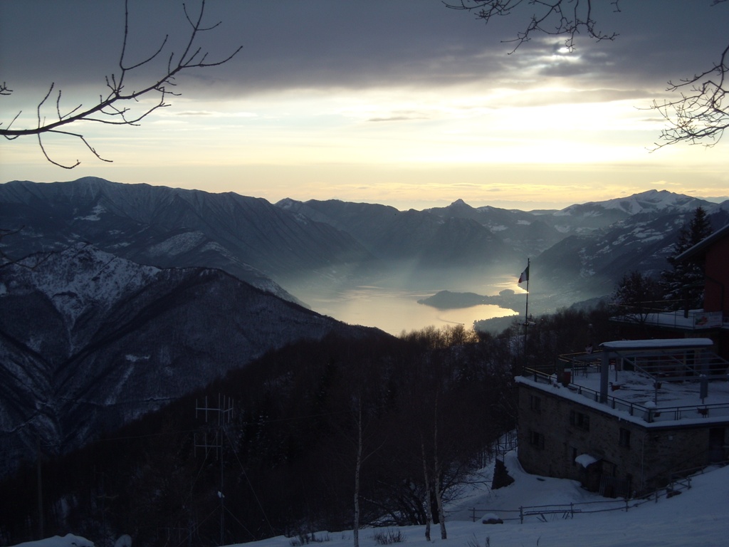 TRamonto sul lago di Como
